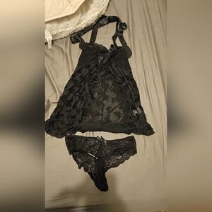 Elegant Black Lace Nightgown Set